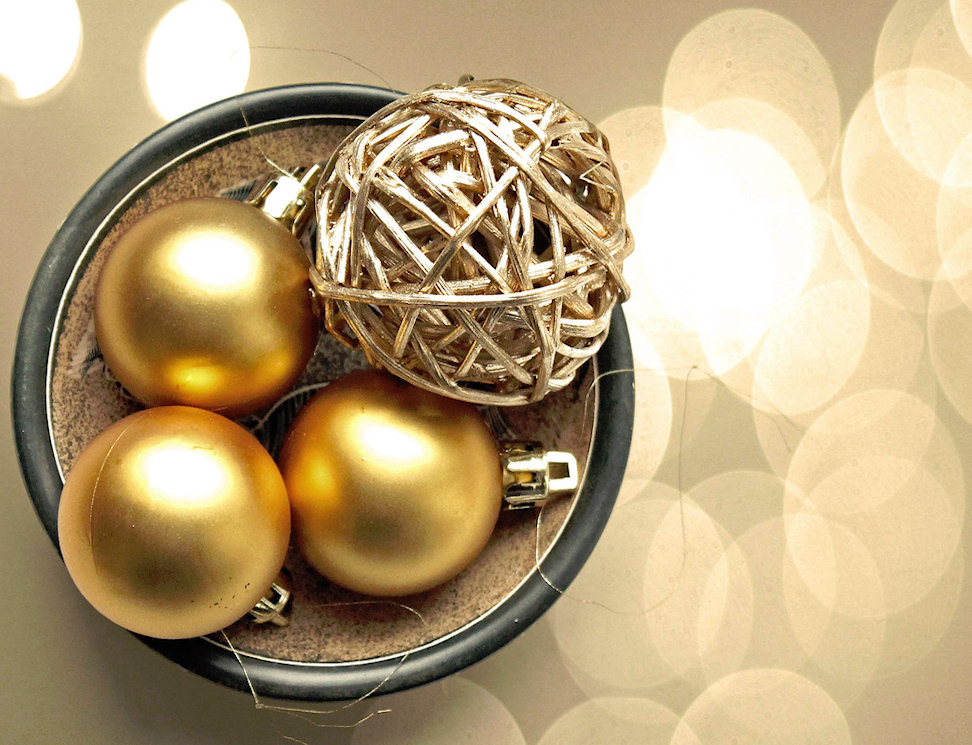 alt="golden-ornaments."